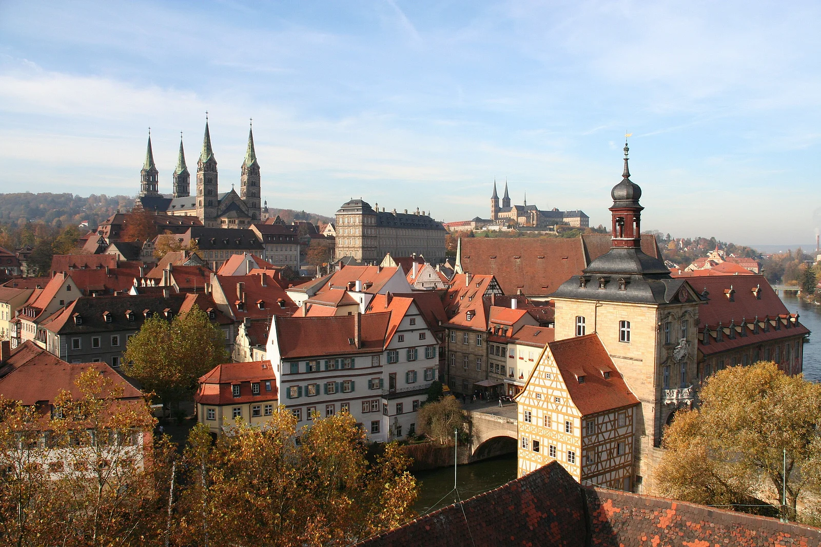 Der Blick vom Turm des Renaissanceschlosses Geyerswörth auf die Bergstadt - Teil des Weltkulturerbes- ist einer der schönsten der Stadt