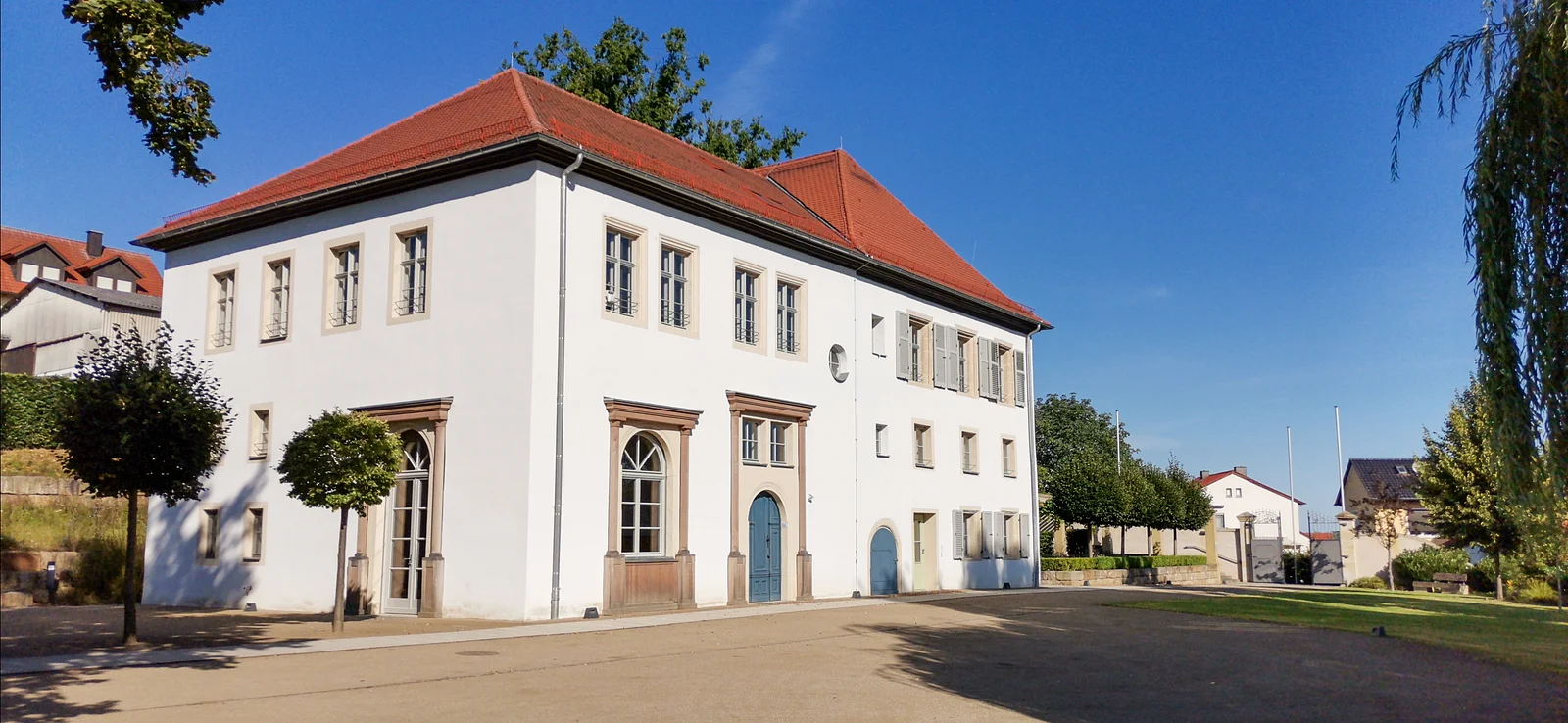 Aussenansicht Schloss Sassanfahrt bei Hirschaid