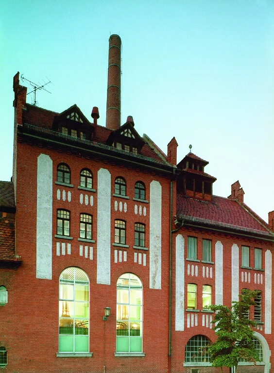 Mahrs Braeu Bamberg Die urkundlich bis ins Jahr 1670 zurückreichende Tradition der Mahrs-Bräu ist noch heute in der alten Brauereigaststätte spürbar. Sie hat ihr originelles Erscheinungsbild seit über 100 Jahre kaum verändert