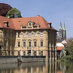 Breits drei Jahre nach der Fertigstellung des Böttingerhauses ließ Ignaz Böttinger 1716-1722 von dem Baumeister Johann Dientzenhofer das barocke Wasserschloss Concordia erbauen. Das Gebäude beherbergt heute das Internationale Künstlerhaus Villa Concordia. Der schönste Blick bietet sich vom gegenüberliegenden Flussufer, dem Mühlwörth, aus.