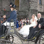 Es gibt wohl kaum ein persönlicheres und emotionaleres Fest als die eigene Hochzeit. Wenn dieser Tag ein unvergessliches Erlebnis sein soll, dann ist Bamberg der geeignete Ort zum Heiraten.