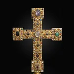 Sog. Heinrichs Kreuz Leihgabe der KatholischeKirchengemeinde Fritzlar zur Ausstellung "Kreuze. 1000 Jahre nach Heinrich II. - Begegnung von Edelstein und Kettensäge" im Diözesanmuseum Bamberg 2024
