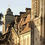 Nicht nur im Dom selbst kann man was entdecken. Auch das Gebäude drum herum bietet vielerlei kunstvolle Skulpturen. 