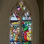Lüpertzfenster in der Kirche St. Elisabeth Bamberg - Begleitung des Leichenzugs, Kranke besuchen