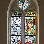 Lüpertzfenster in der Kirche St. Elisabeth Bamberg - Rosenwunder, Hungrige speisen