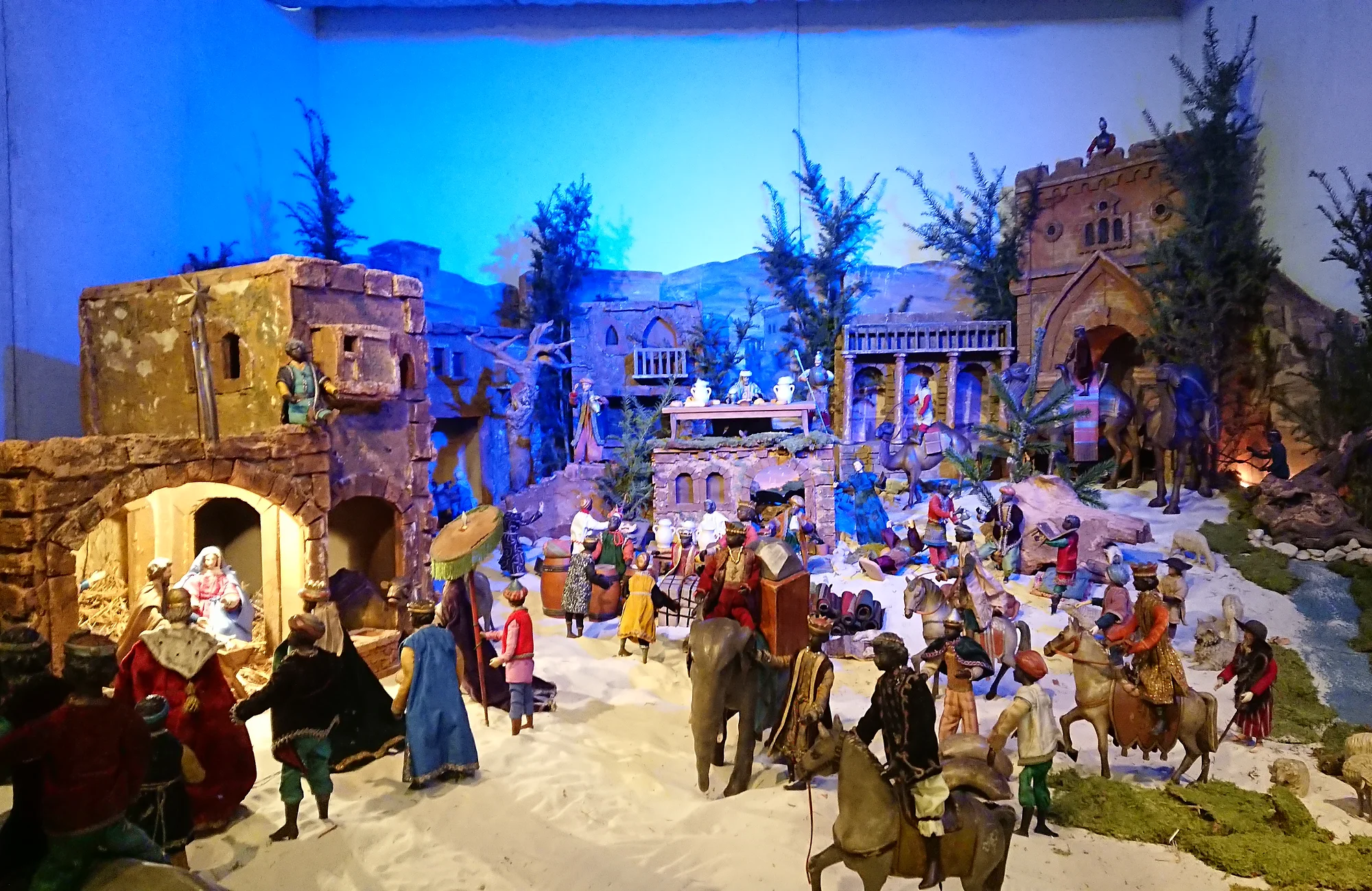 Die Szene "Heilige Drei Könige" aus der Krippe in der Kirche St. Martin