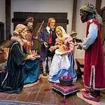 Krippenszene "Anbetung durch die Drei Könige" in der Großkrippe am Weihnachtsmarkt Bamberg