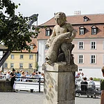 Der Trinkwasserbrunnen am Kranen weist auf die frühere Funktion des dieses Platzes hin  - den Fischmarkt!