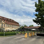 Ein Foto der Einfahrt zur Tiefgarage des Hotel Residenzschloss in Bamberg.