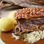 Gefüllter Teller im Hotel Brauerei Gasthof Höhn.