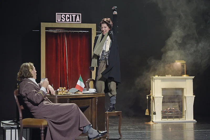 Bild einer Aufführung des Stückes "Kunst der Komödie" im E.T.A. Hoffmann Theater in Bamberg.