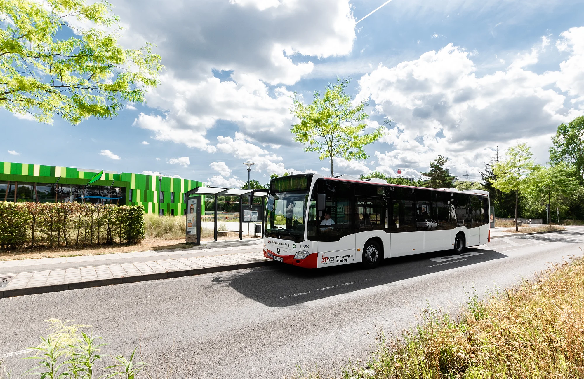 Direkt am Bambados und Stadionbad liegt der neue Wohnmobilstellplatz. Der Stadtbus fährt von dort Richtung Innenstadt.