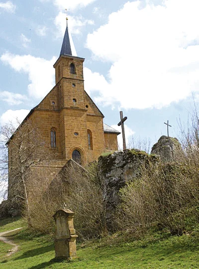 Die nahe gelegene Gügelkapelle hoch über der Stadt Scheßlitz