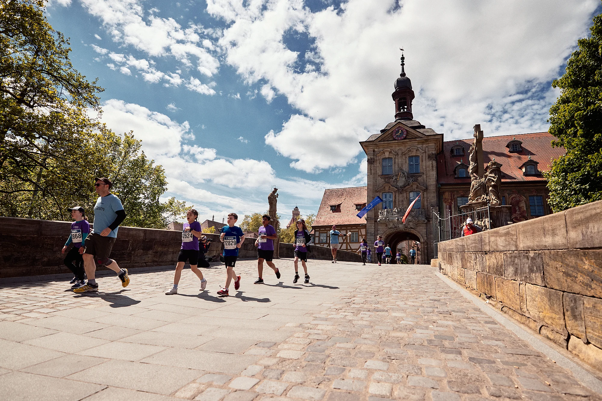 Beim Weltkulturerbelauf laufen alle zwei Jahre Hobby- und Profiläufer mitten durch die Welterbestadt Bamberg.