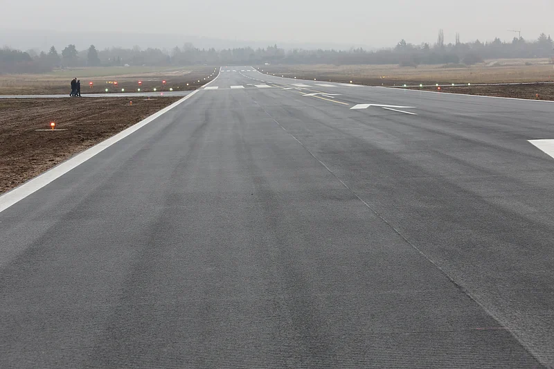 Die Start- und Landebahn des Flugplatzes Bamberg-Breitenau