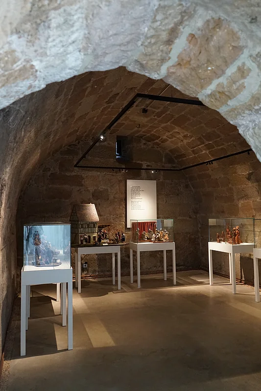Krippenmuseum, Kellergewölbe Im Gewölbekeller werden zudem passende Sonderausstellungen, zum Beispiel von Krippenfreunden und Kunsthandwerkern aus der Gegend, regelmäßig geplant.