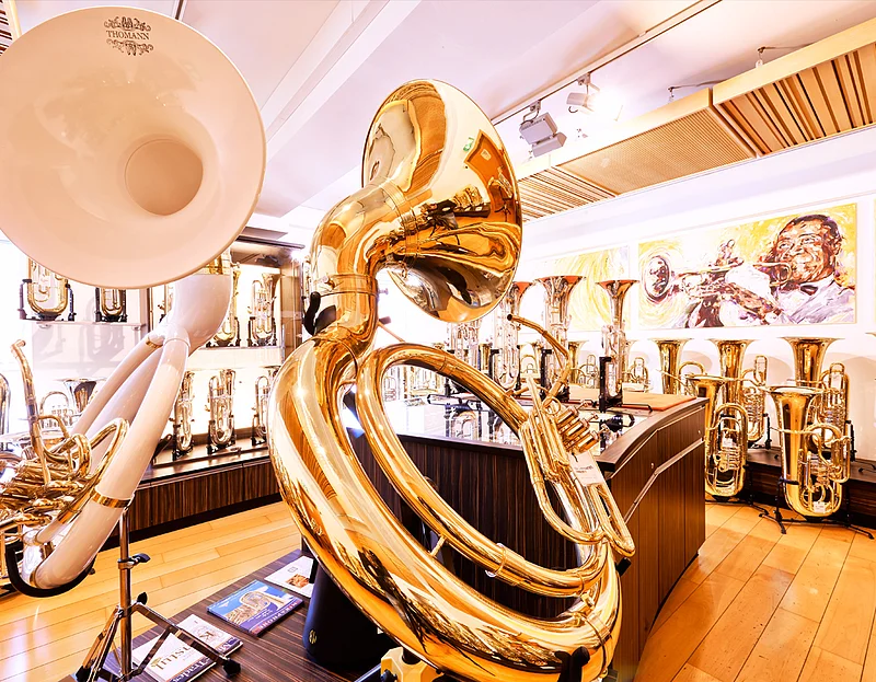 Instrumentenauswahl im Musikhaus Thomann