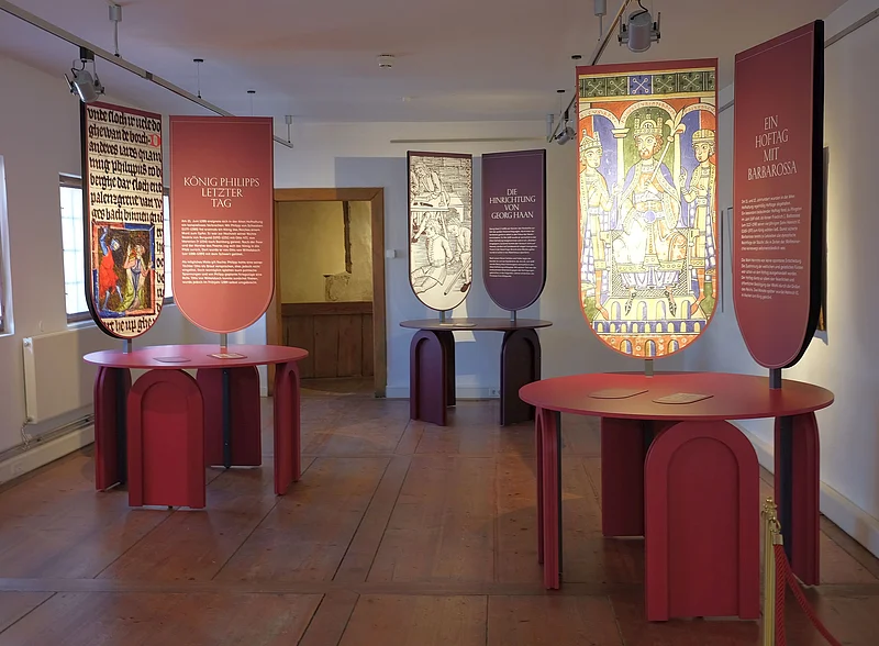 Blick in die Ausstellung „Mauern der Macht“ Blick in die Ausstellung „Mauern der Macht“ 2026 in der Alten Hofhaltung in Bamberg