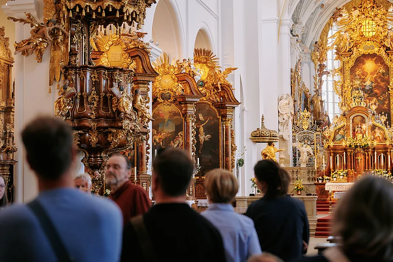Führung durch den prächtigen Innenraum von St. Michael