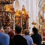 Führung durch den prächtigen Innenraum von St. Michael