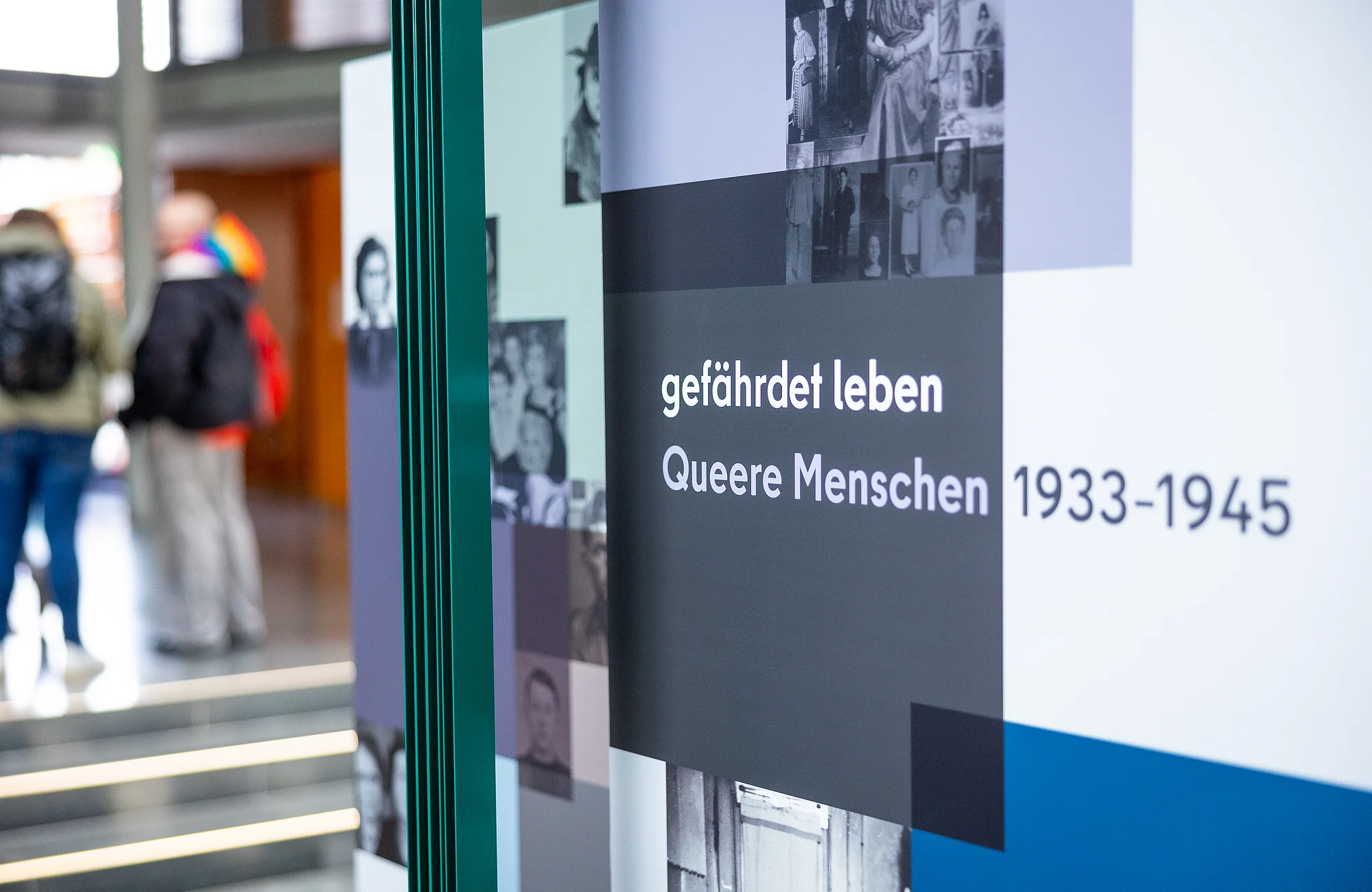 Ausstellungstafel Gefährdet leben