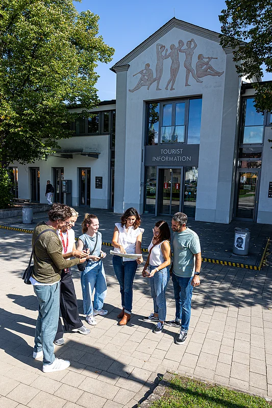 Tourist Info Gruppe In der Tourist Info erfährst du alles, was du für deinen Bamberg-Besuch wissen musst.