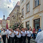 An Fronleichnam zieht eine große Prozession durch die Altstadt von Bamberg. Erstmalig wurde diese 1390 durchgeführt.