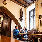 Bier genießen in der Gaststätte Schlenkerla