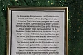 Die Figuren in alter fränkischer Tracht sind eine Leihgabe der Familie Bauer im Sand. Der Weihetag von St. Elisabeth wird mit der weltbekannten Sandkerwa® seit 1951 gefeiert.