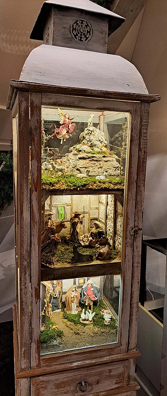 Laternenkrippe EIne Laternernkrippe über drei Etagen ist im Krippenmuseum Hirschaig ausgestellt.