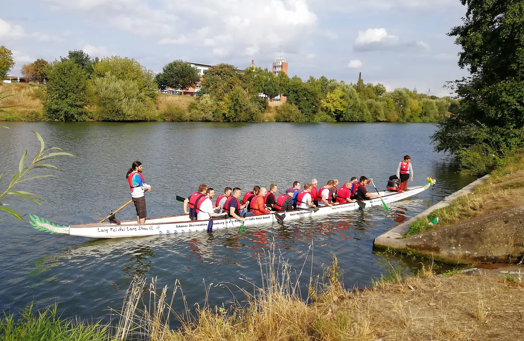 Drachenbootfahrt auf dem Main-Donau-Kanal