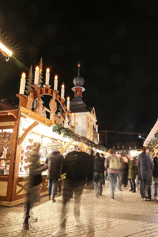 Auf dem Weihnachtsmarkt in Bamberg Bamberger Schwibbogen auf dem Weihnachtsmarkt