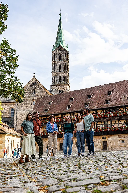 Stadtführung Alte Hofhaltung Die Stadtführung „Faszination Welterbe“ führt die Gäste zu allen wichtigen Sehenswürdigkeiten wie etwa in die Alte Hofhaltung auf dem Domberg.