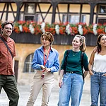 Die Stadtführung Faszination Welterbe bringt die Teilnehmenden auf den Domberg in die Alte Hofhaltung.
