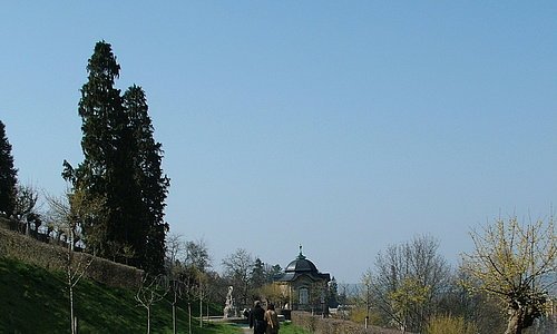 Weg unterhalb des Klosters St. Michael