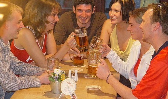 Die Stadt und das Bier gehen in Bamberg eine perfekte Symbiose ein! Erleben Sie gemeinsam die vielfältigen Facetten der BierSchmeckerStadt Bamberg mit einer Führung, anschließender Bierverkostung und einer traditionellen Speise. Unter fachkundiger Anleitu