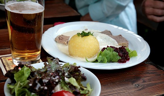 Lokale Bierspezialitäten und die leckere Fränkische Küche erwartet den Besucher in den 10 Bamberger Brauereigaststätten