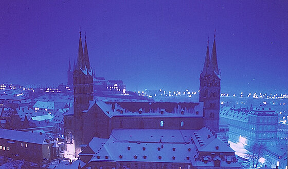 Der Blick von der Oberen Pfarre zum Domplatz zeigt Bamberg wie in einem Wintermärchen